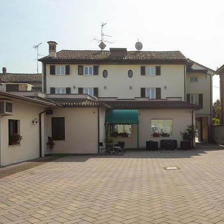 Hotel Gambara Exteriör bild