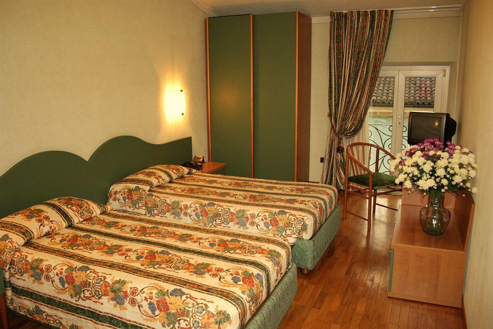 Hotel Gambara Exteriör bild